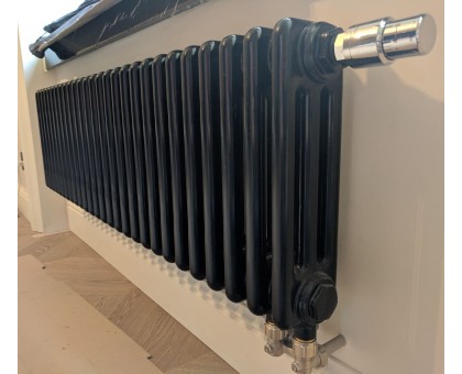 Радиатор отопления горизонтальный трубчатый Zehnder Charleston 3030 нижнее подключение ТВВ, чёрный